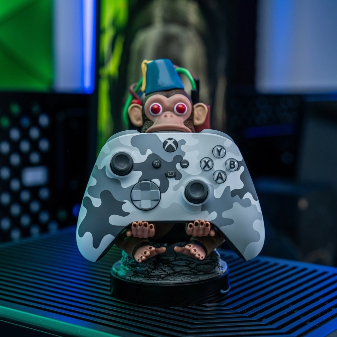Call of Duty: Monkey Bomb Cable Guys Original Controller and Phone Holder - EXG Pro